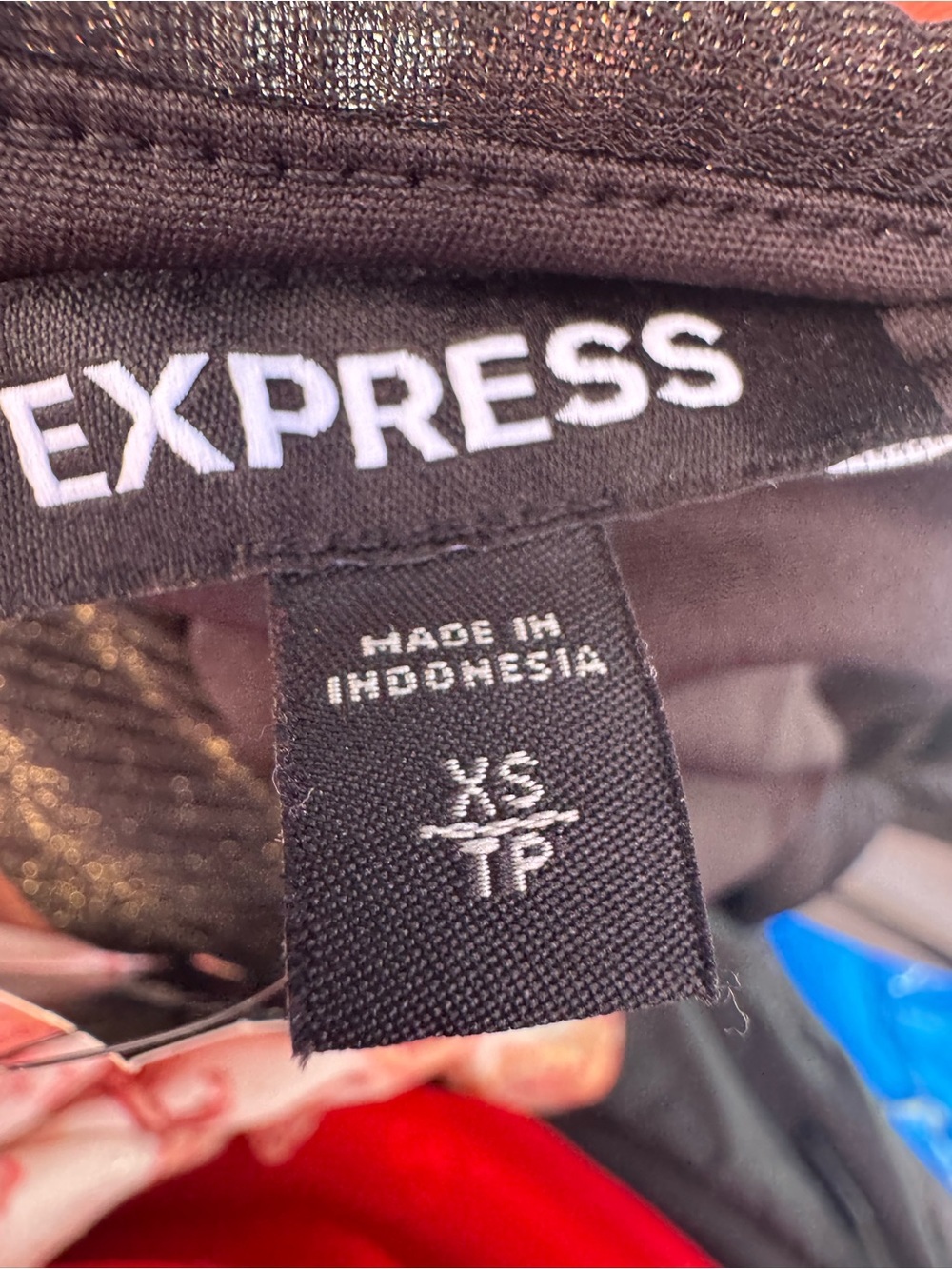 Express Black Metallic V-Neck Puff Sleeve Bodysuit - Picture 5 of 5